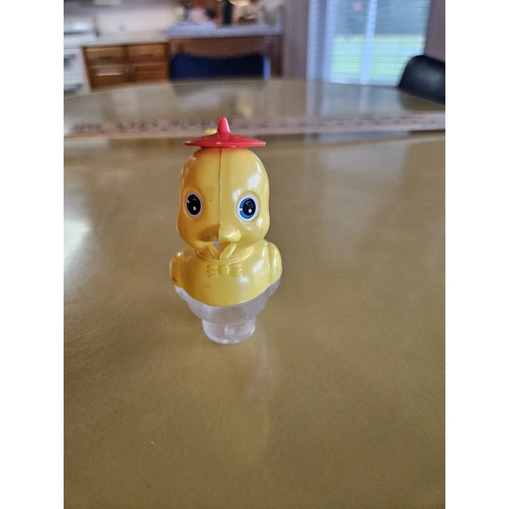 VINTAGE‎ PLASTIC SINGING CHICK A DEE WATER WHISTLE Yellow WITH Red HAT